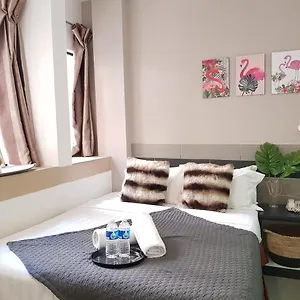 2* Hotel Leo Leisure @ Market